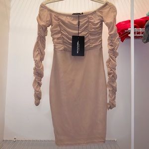 *NWT* PrettyLittleThing Off The Shoulder Dress